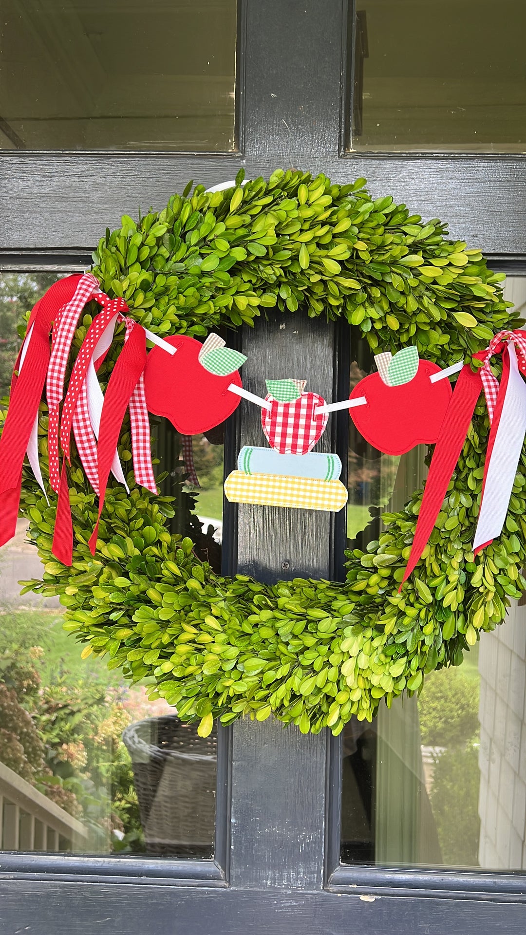 Bookworm Wreath Banner