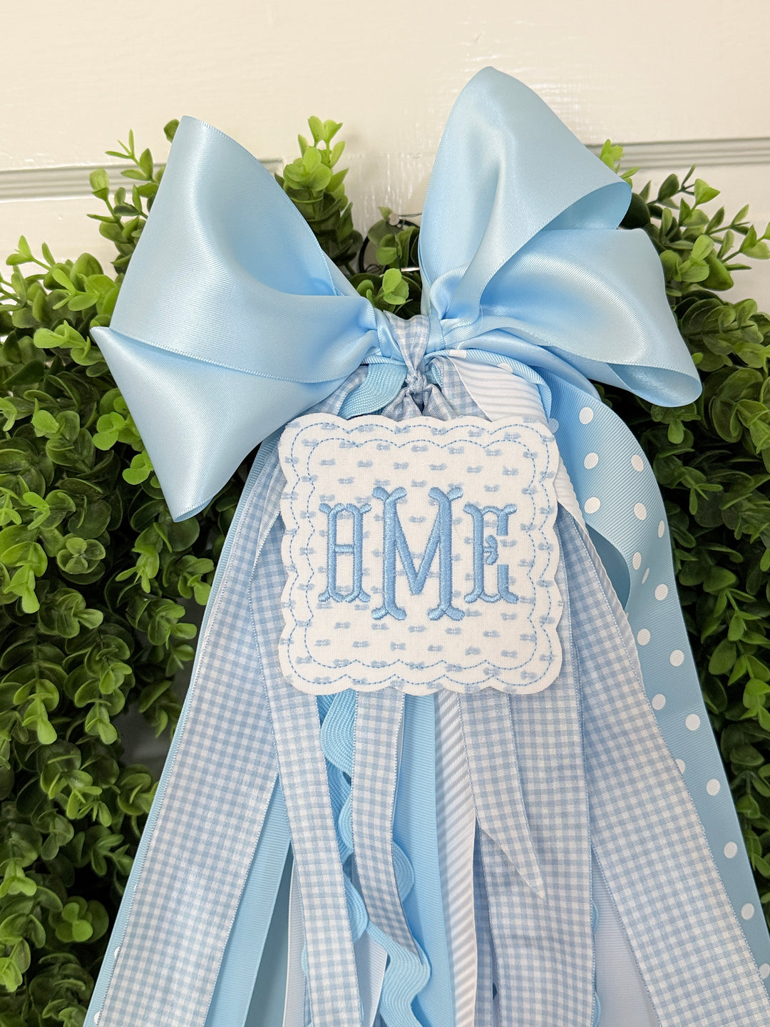Scalloped Initial Bow