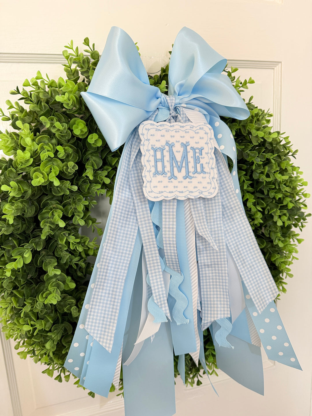 Scalloped Initial Bow