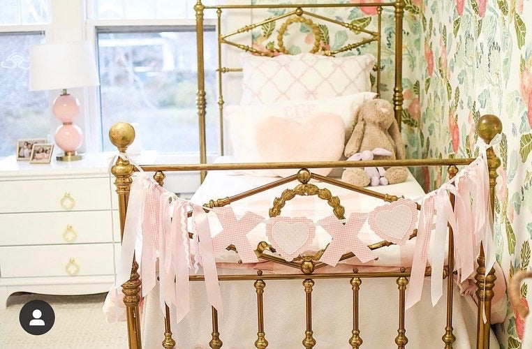 XO Heart Scalloped Swiss Banner