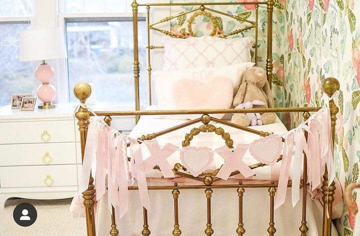 XO Heart Scalloped Swiss Banner