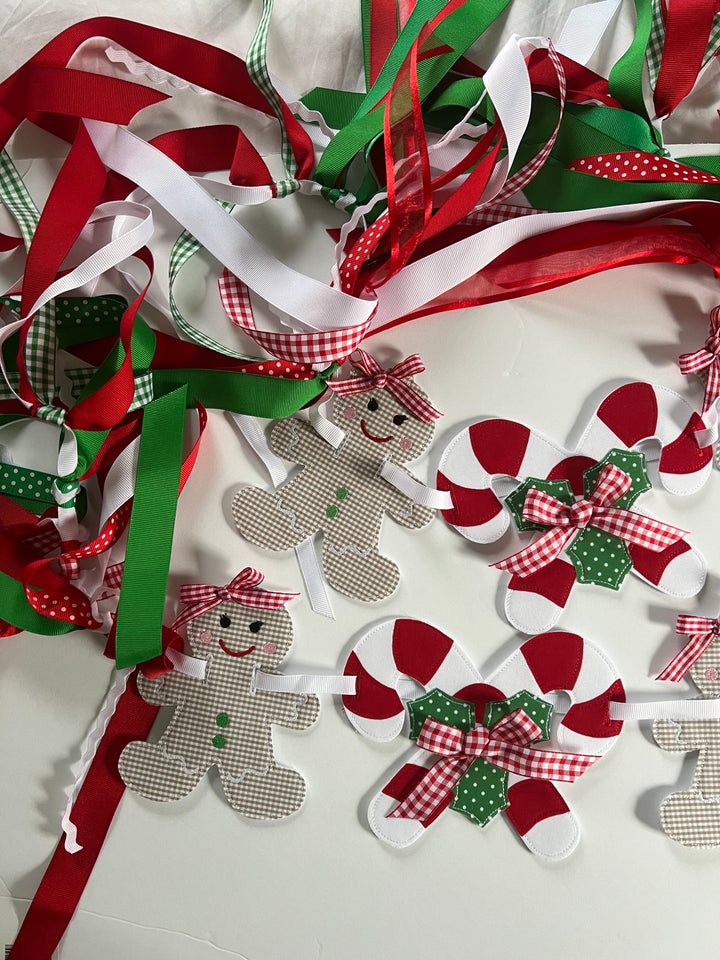 Gingerbread with candy cane wreath banner