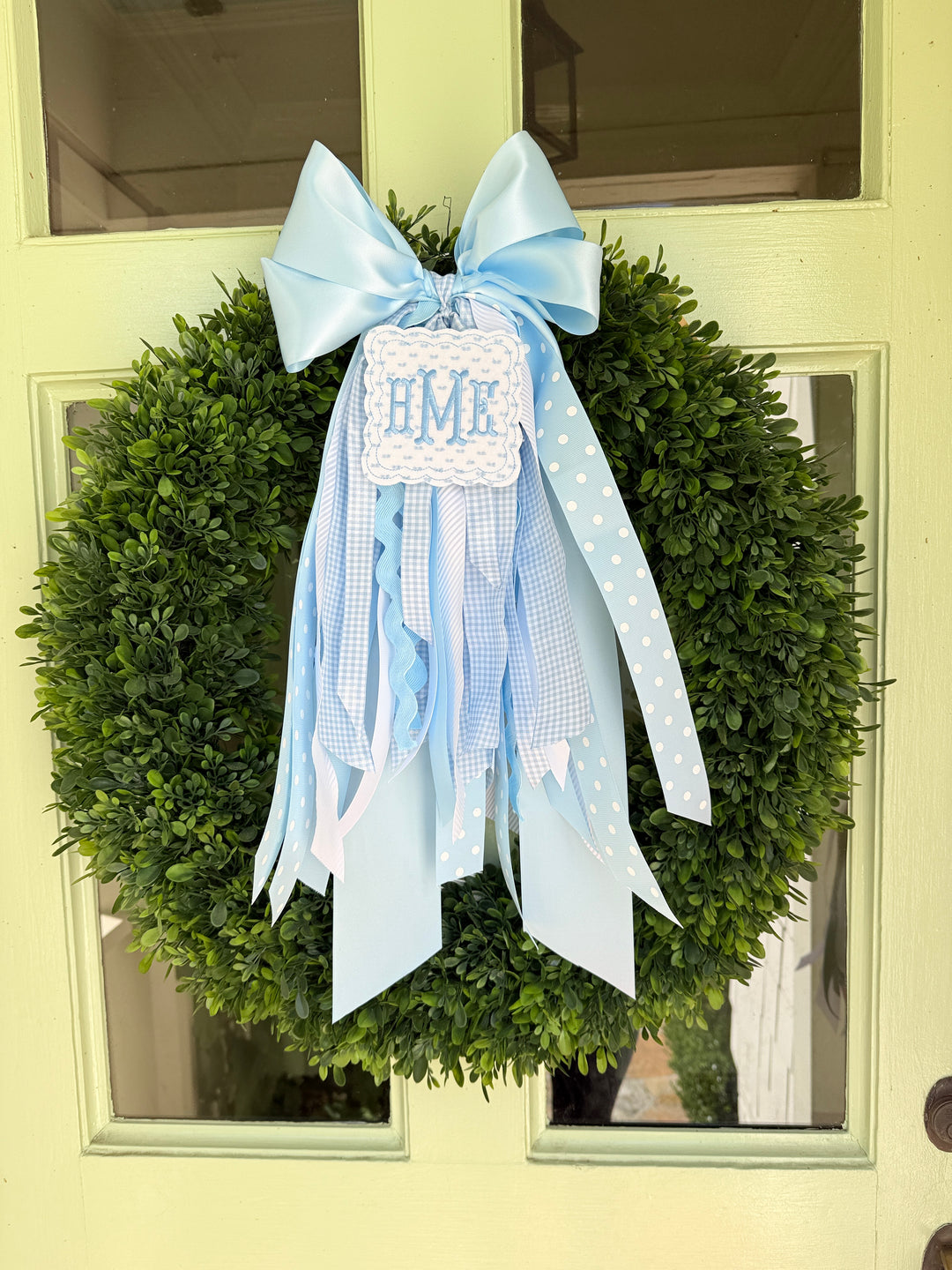 Scalloped Initial Bow