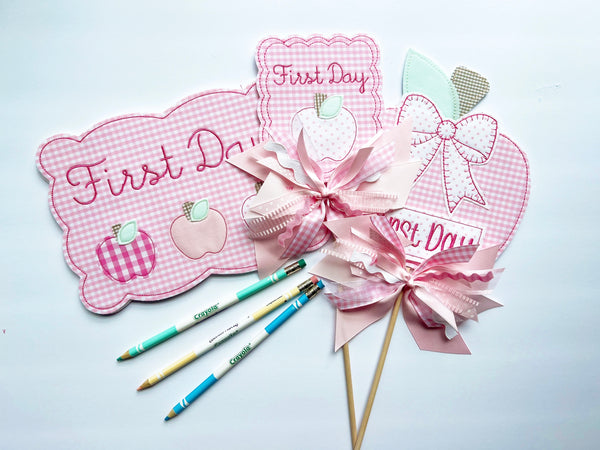 Scalloped Apple Wand Pink Gingham