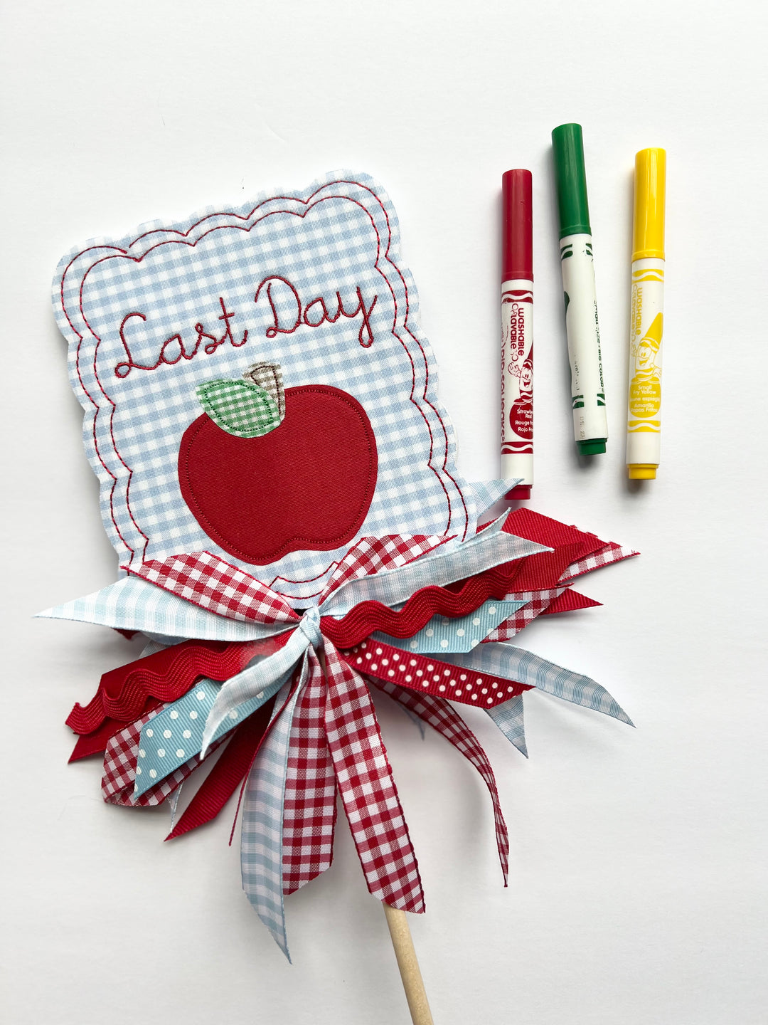 Scalloped Apple Wand Blue Gingham