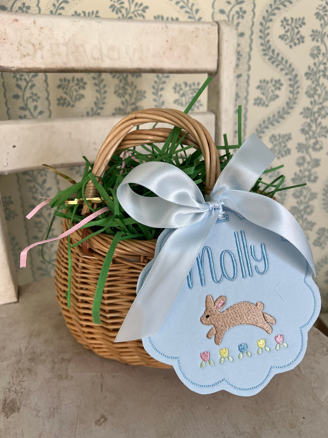 Scalloped Bunny Hopping Tag