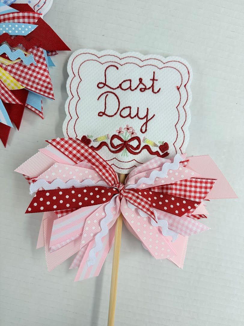 Pretty Scalloped Pencil and Bow Crest Wand