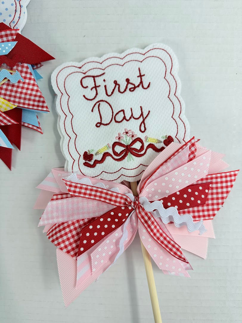 Pretty Scalloped Pencil and Bow Crest Wand