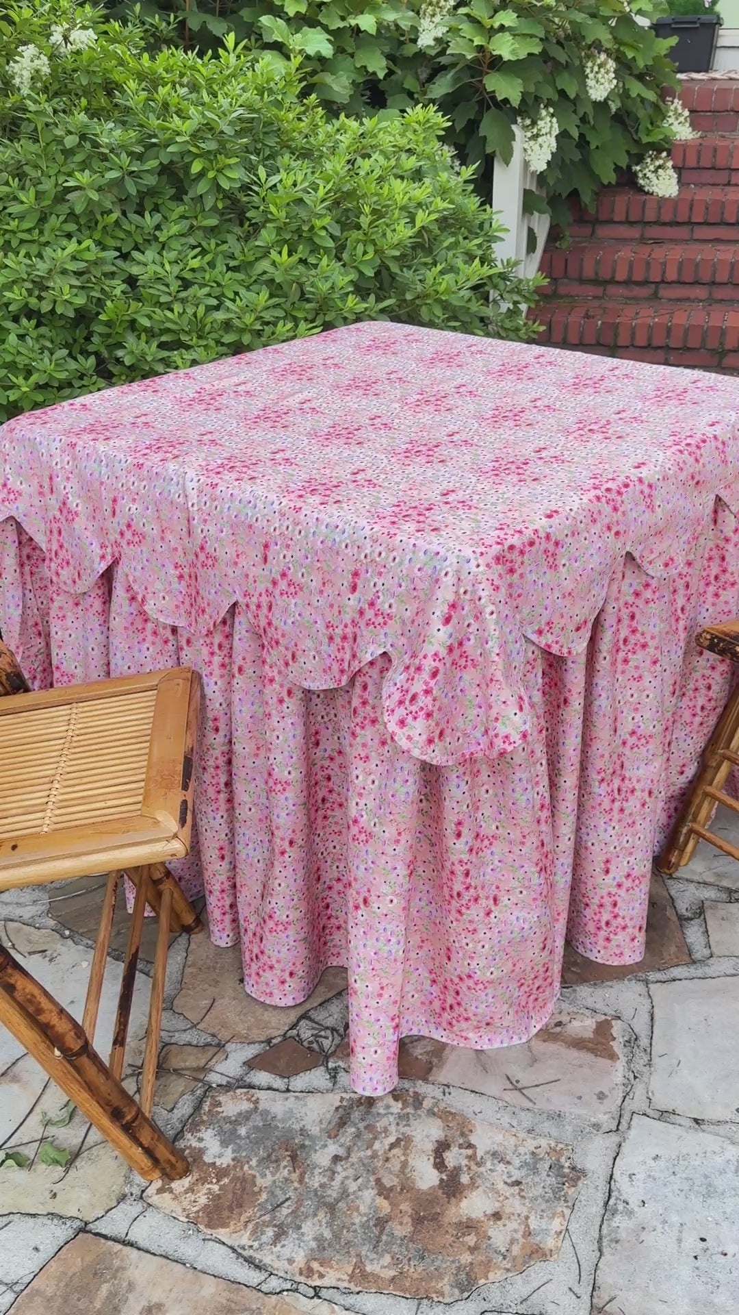 Peach Floral Garden Scalloped Topped